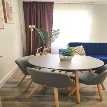 2 Bedroom Serviced Apartment # London Exterior photo