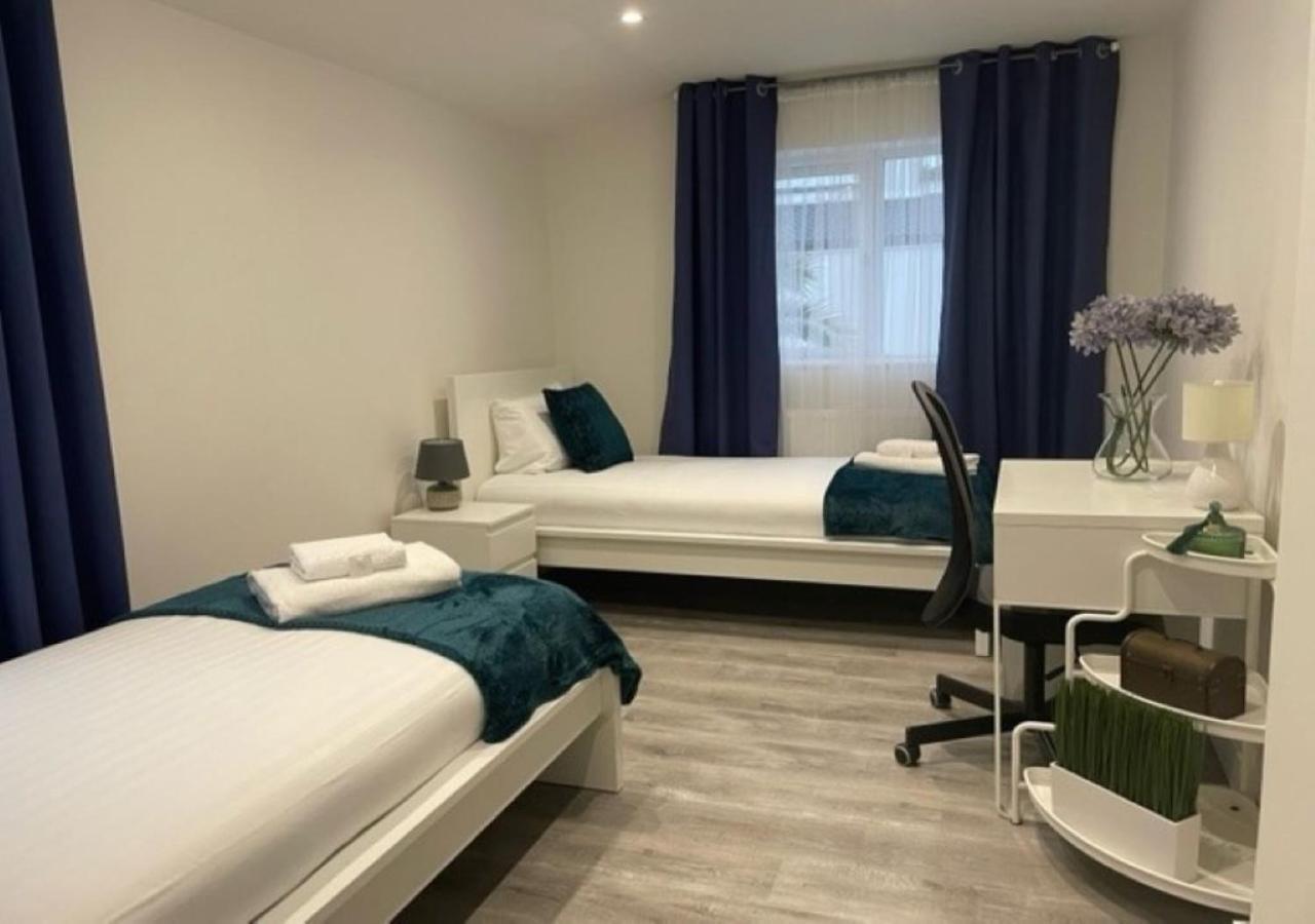 2 Bedroom Serviced Apartment # London Exterior photo